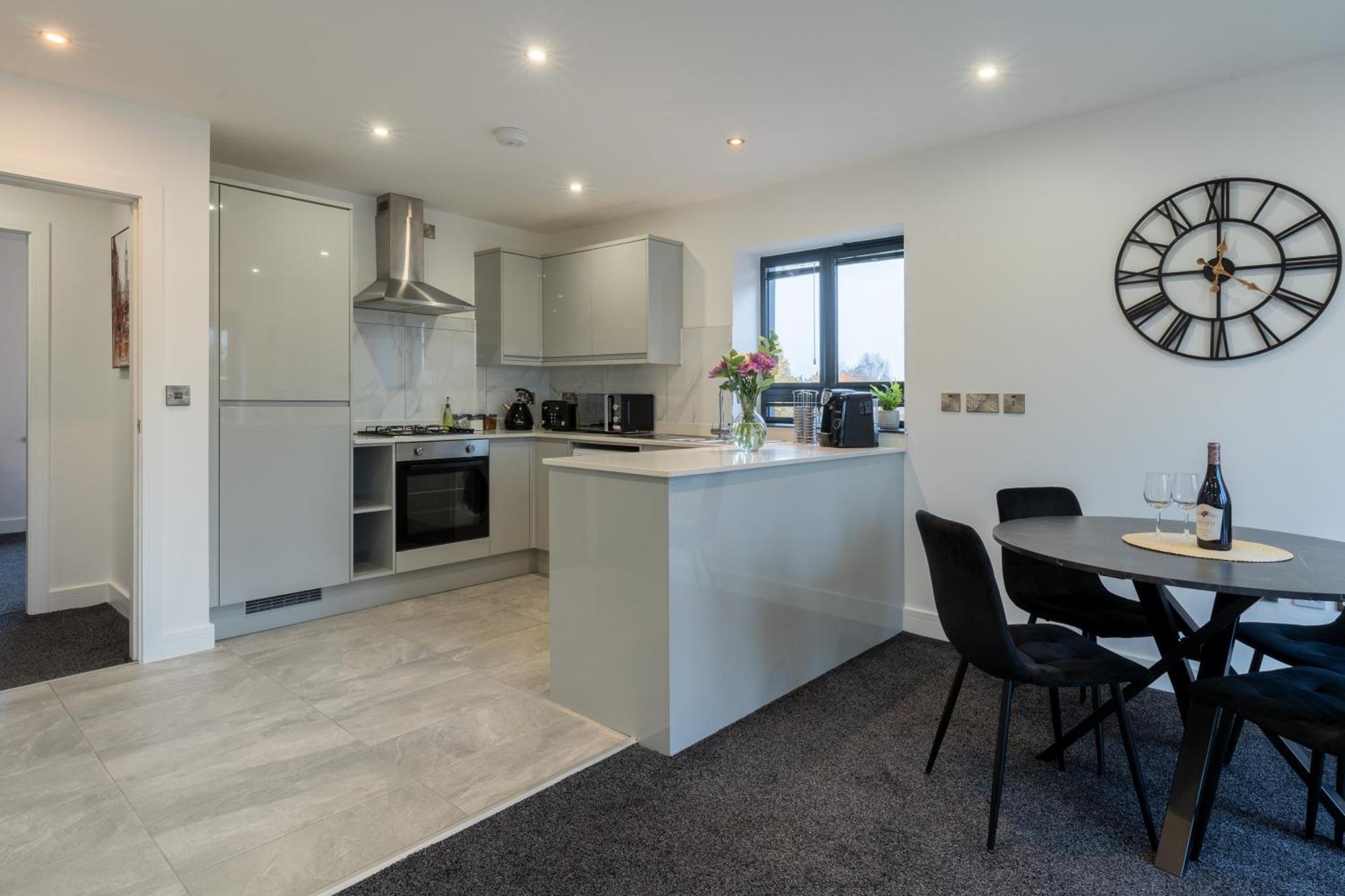 Modern 2-Bed Apartment With Balcony, Close To Oxford City Centre With Free Parking エクステリア 写真